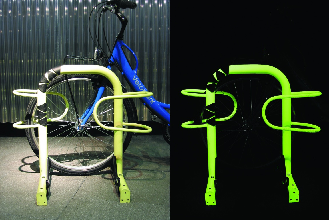 Parcheggio per bici visibile anche di notte