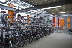 Sistema di parcheggio per biciclette a doppio livello